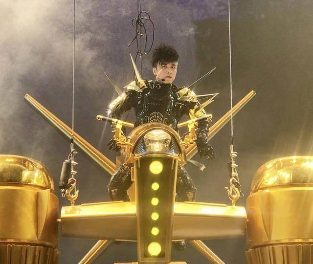 古巨基时隔七年红馆开唱大方公开结婚原因黄子华现身引骚动