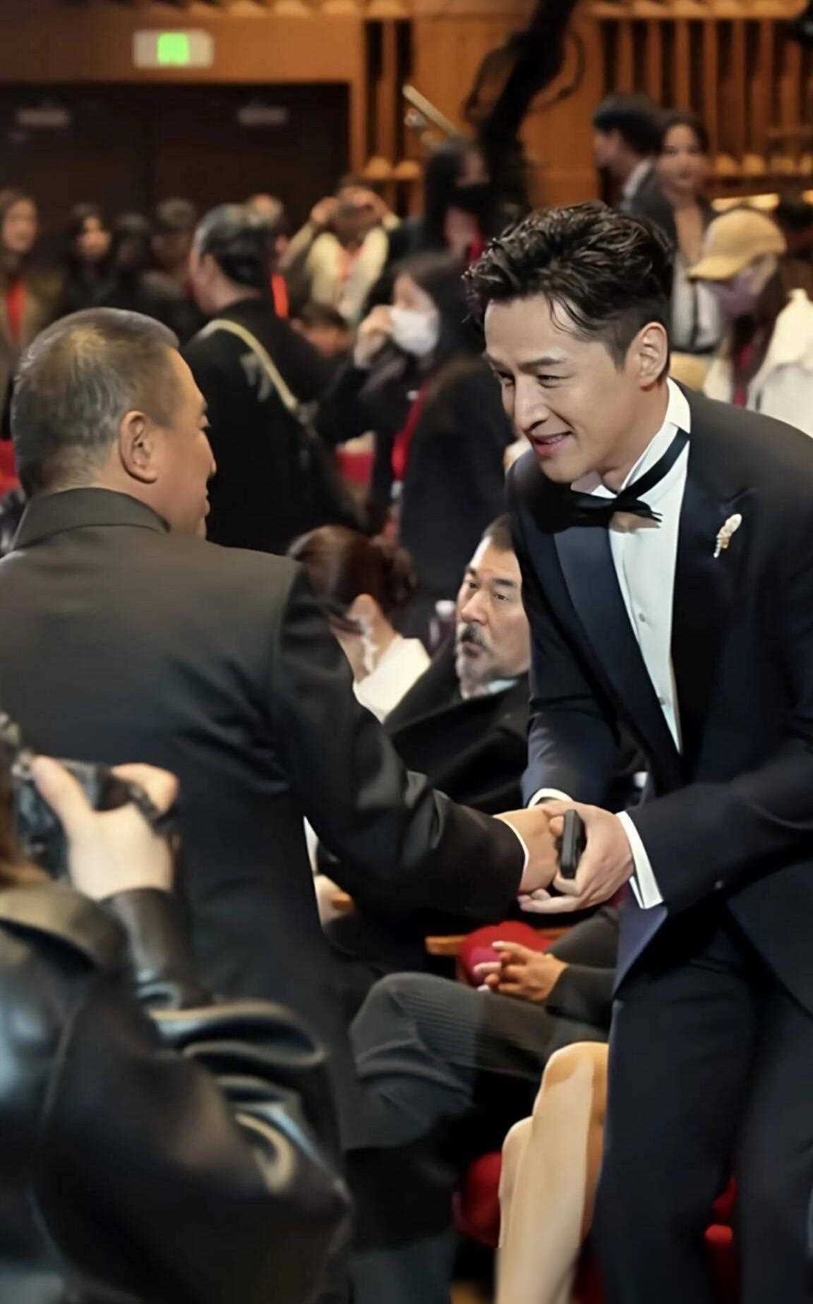 不愿起身演皇帝丁勇岱谁也不怕