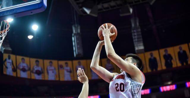 广东迎赛季第一签,任骏飞将4年3200万续约广东,广东第