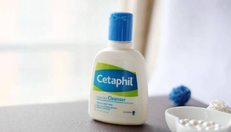 很多人都用过的一款吧,特别是在学生时代,一支旁氏基本是学生党的标配