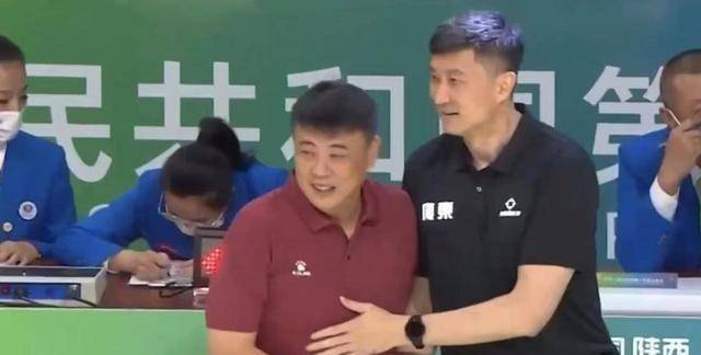 广东胜山东杜锋全员微笑致敬胡明轩获5秒独镜杨文海厚脸皮