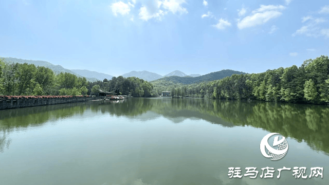 驻马店金顶山景区醉美金龙湖大小金顶相辉映