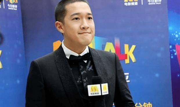 看到儿子还在国内娱乐圈赚钱,网友们立刻把怒火转向了张博宇.