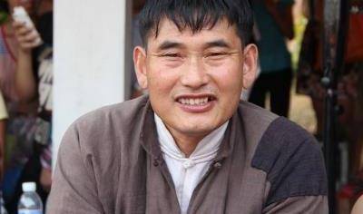 原创13年前火了的大衣哥朱志文曾经一个人破包接受商演如今如何