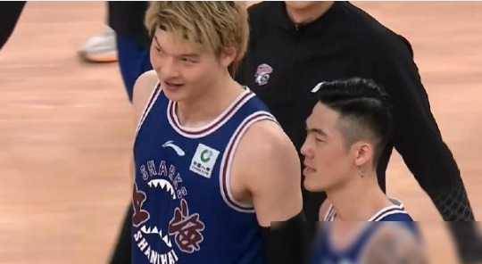 半场落后23分仍不放弃北京伤双外援血拼血布4176统