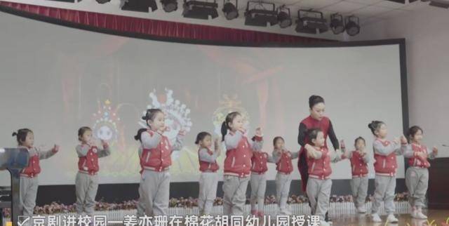 身为国家一级演员的姜亦珊,事业有成,家庭美满,还有什么事情是她不