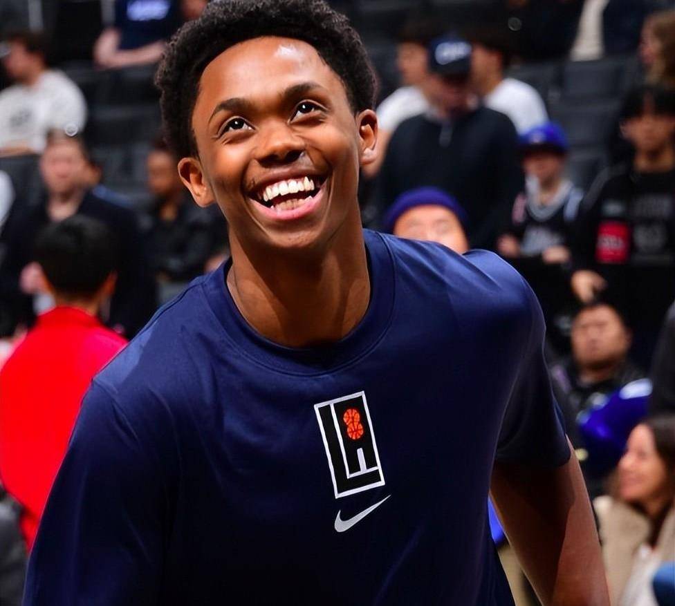 疯狂的夜晚两签一裁达成2米11中锋加盟快船勇士放弃了第八位的冲击