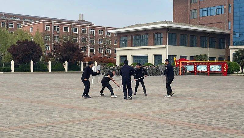 以演筑防校园安全线郑州城轨交通学校开展反恐应急演练活动
