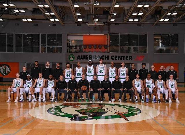 原创凯尔特人队全体合影曝光皮尔斯惊喜亮相球队备战第18冠冲刺