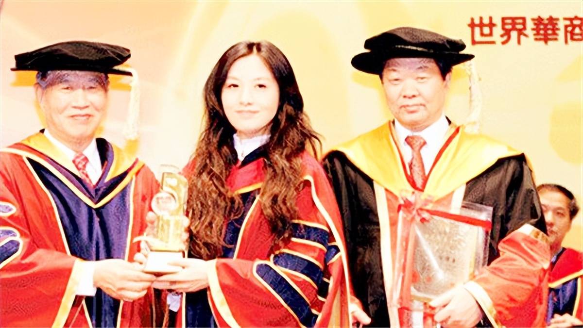 原创纪凯婷30岁坐拥500亿资产却爱上比自己小5岁的穷小子