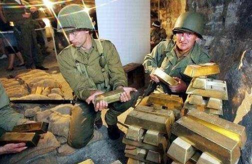 二战末德国臧宝洞罕见照片7000袋黄金堆满洞穴惊呆闯入的美军
