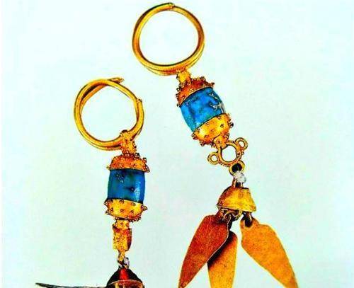 原创地里2次犁出金子他都主动上交第3次专家来了揭开宝藏之谜