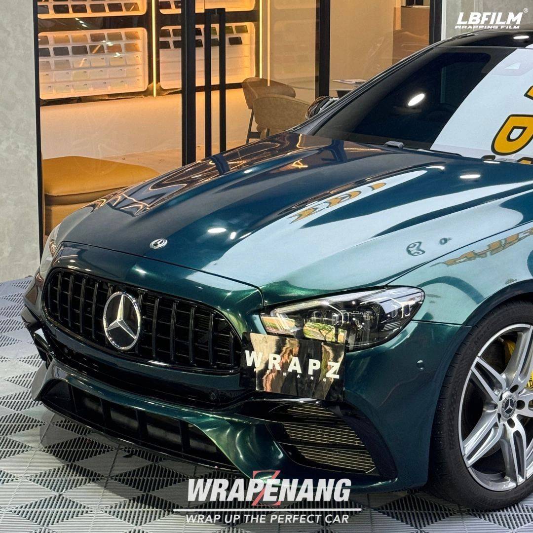 奔驰e450lb改色膜原厂漆圣雷莫绿金属质感柔和且高贵