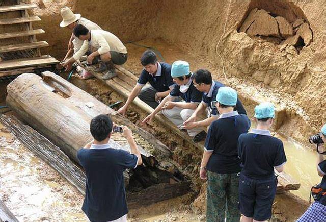 江西古墓发现46具女性尸骨尸骨上有绿色结晶体怎么回事