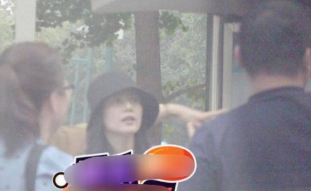 抱着女儿外出会友,与高妈妈同行身材已恢复_韩火火_带着_孩子