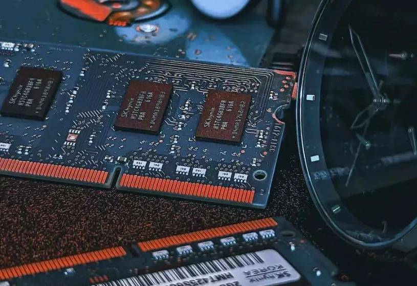 形势严峻国产存储芯片产能和需求间相差14个长存长鑫