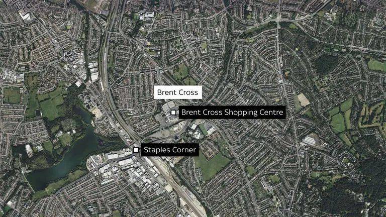 北伦敦重大车祸致3死2伤大风天气伴暴雨吹袭全英各地