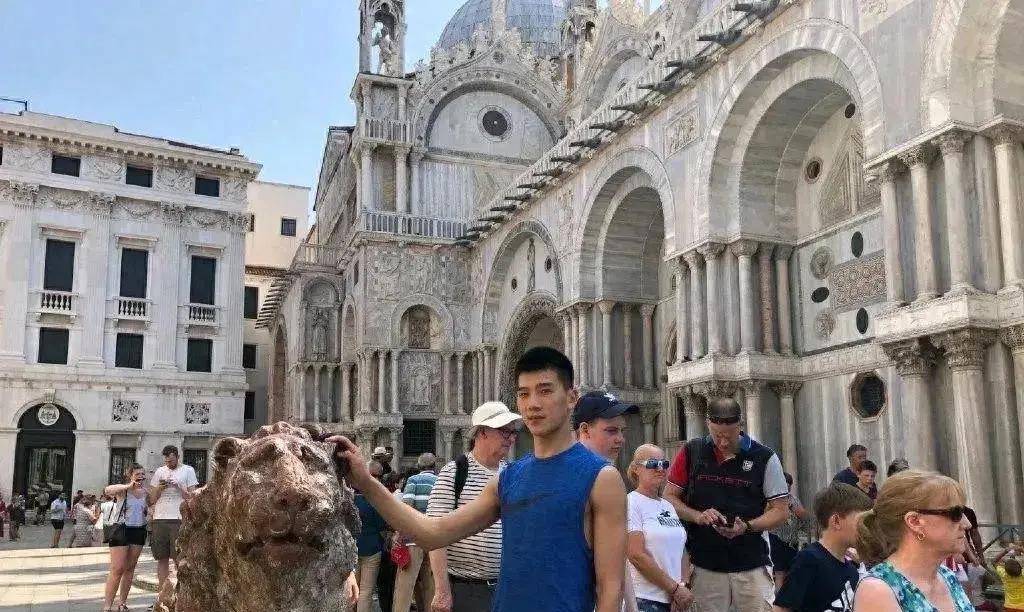 山东男排队员,第十四届全运会男子排球成年组亚军成员.