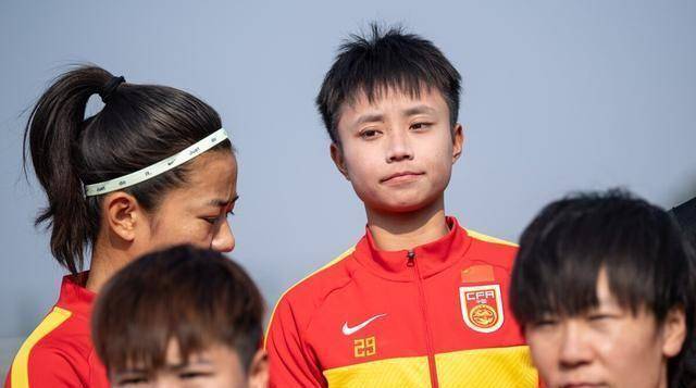 中国足球天降喜讯,李磊留洋之路不再孤单,球迷点赞声一片_张琳艳_武汉