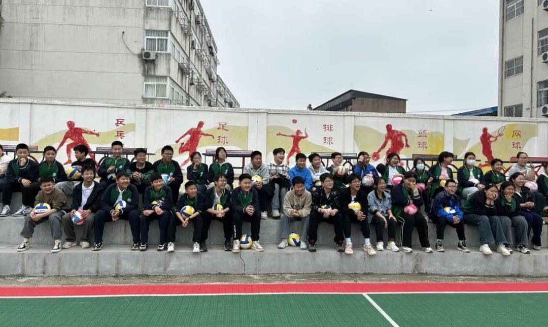 新锐控股集团古河中学初一排球大作战垫球高手齐上阵
