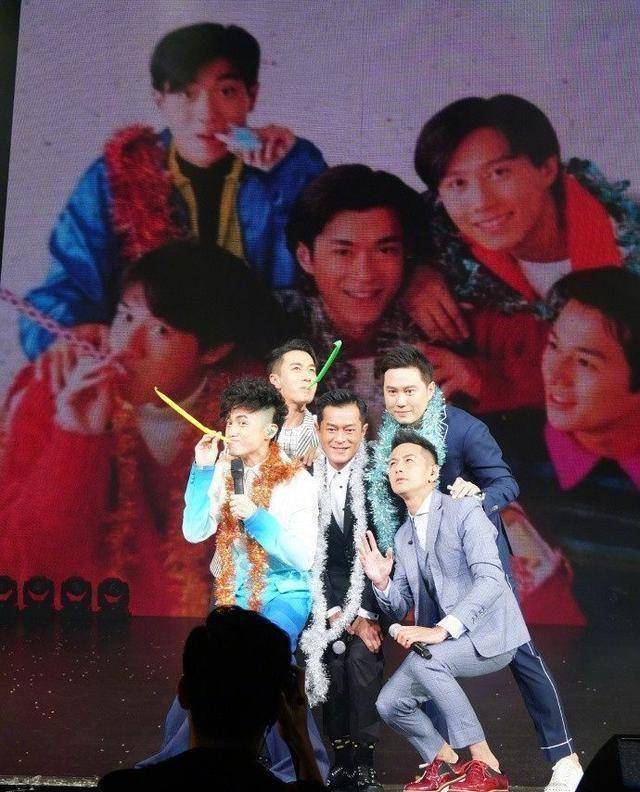 原创古巨基发文透漏伤情晒众多明星站台图刘德华拍照皮一下真搞笑