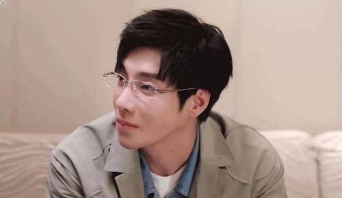 高瀚宇新剧大鼻子情圣将袭化身高冷暖男女主令人惊喜