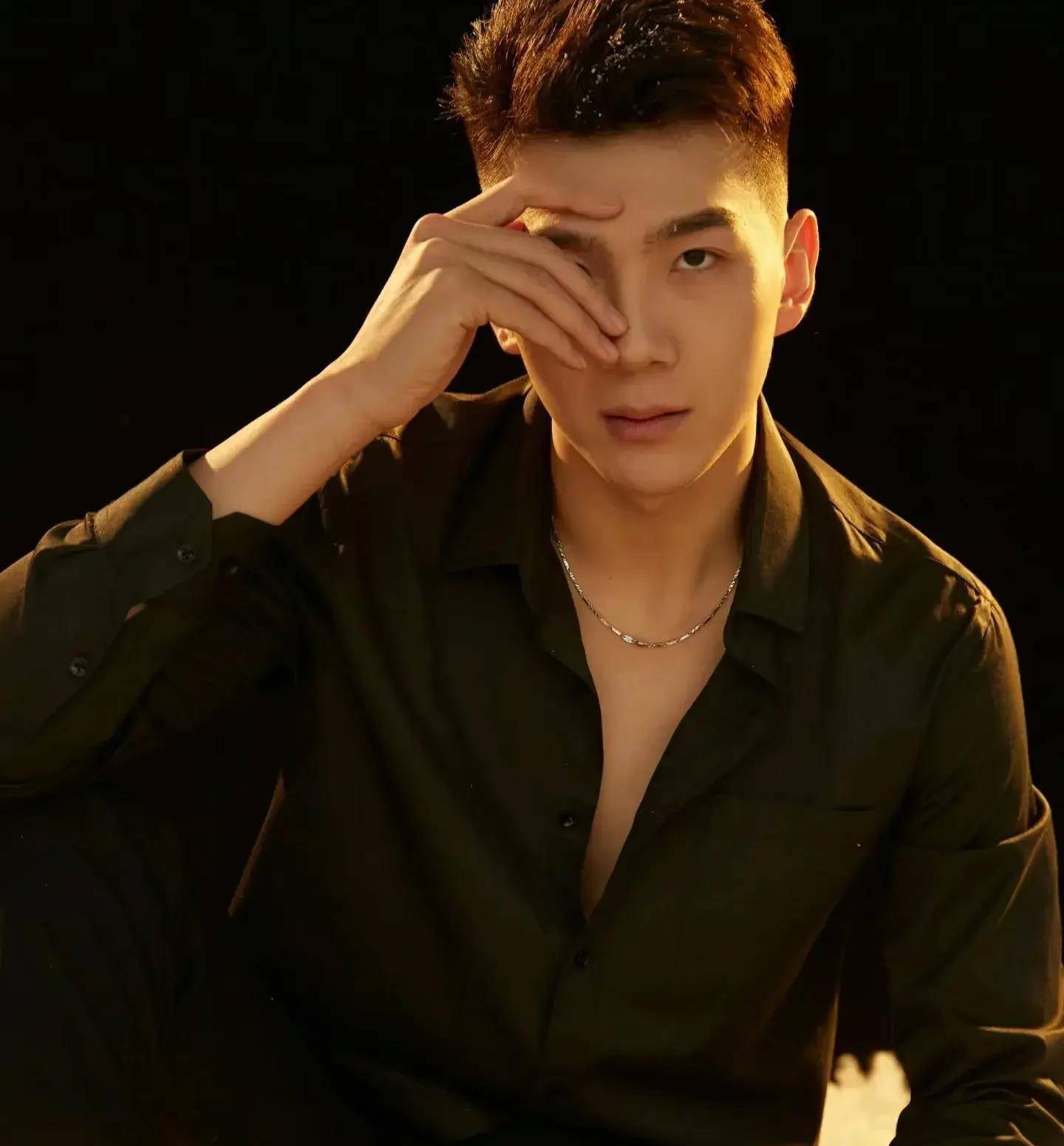 青年排球运动员翟德军阳光帅气迷人十足