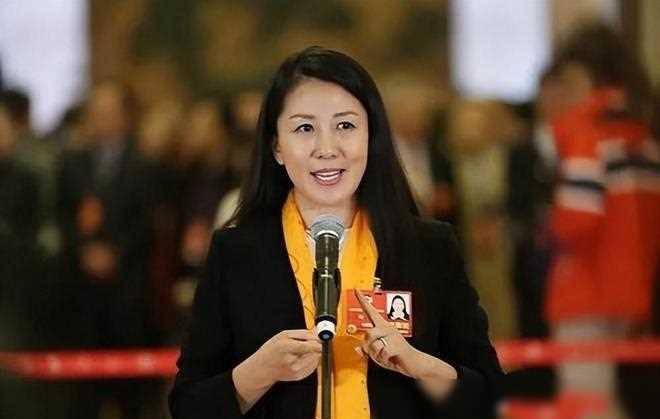 她有59个世界冠军,怀着孕为申冬奥奔波,男子资产百亿对她极尽_杨扬