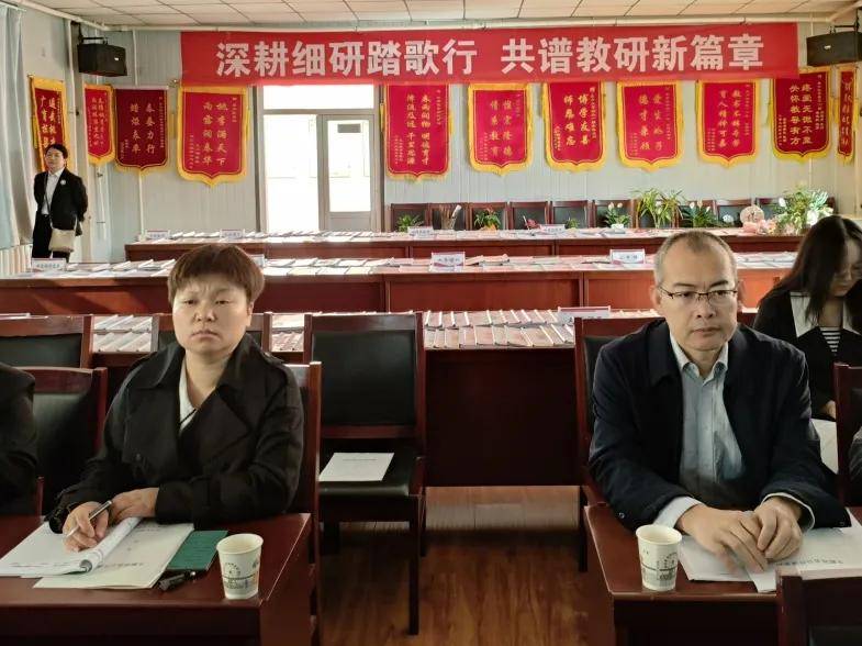 东方红学校小学部开展三课内涵发展深化提升展示周活动二