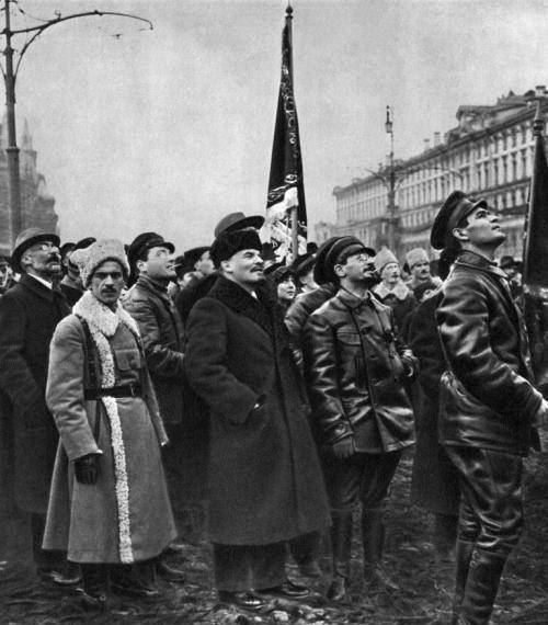 曾因滥用暴力手段而痛骂列宁,"革命良心"最终却选择了屈服_高尔基