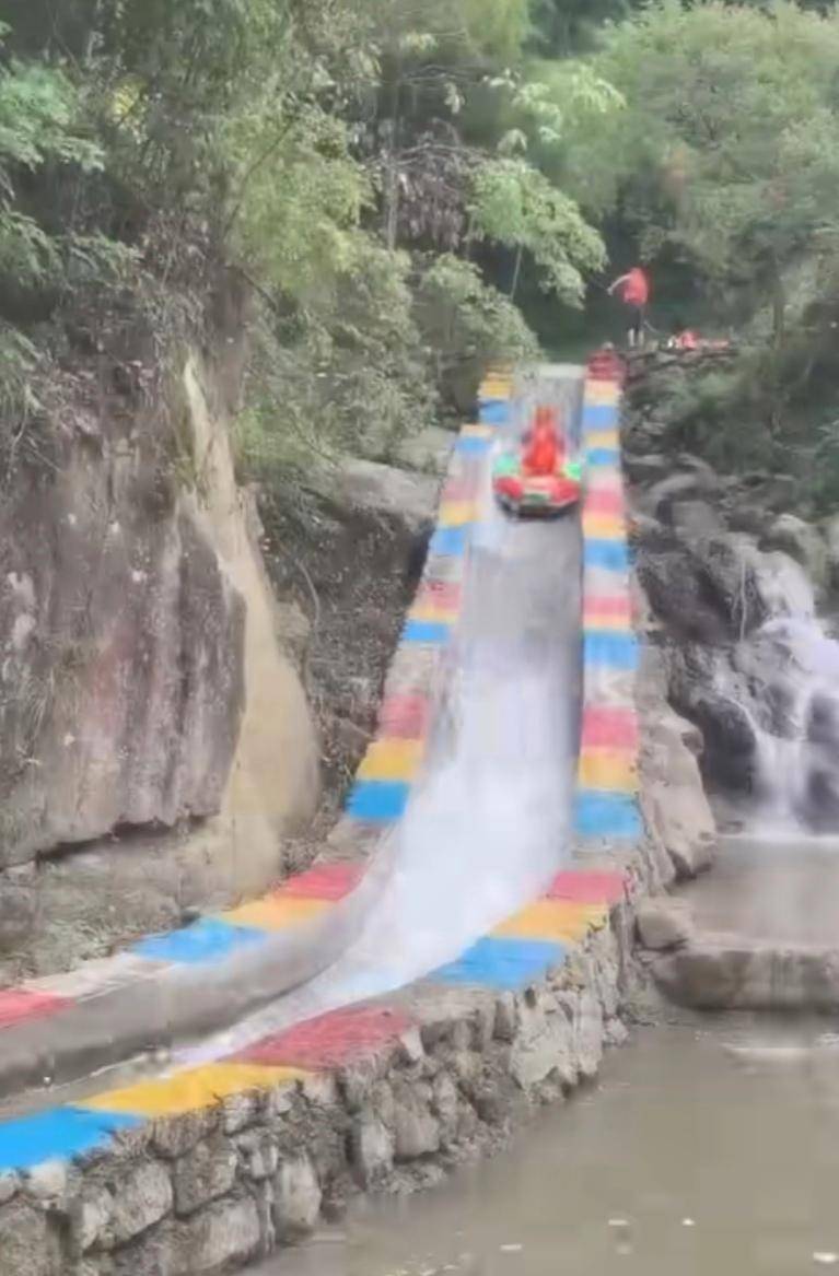 原创黄山休宁夹溪河漂流一处充满刺激乐趣的旅游胜地