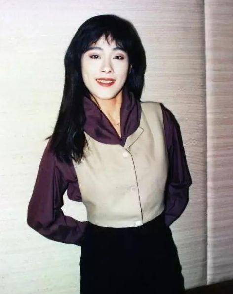 她曾比肩王菲,36岁未婚生子,今50多岁露宿街头无人识_生活_关淑怡