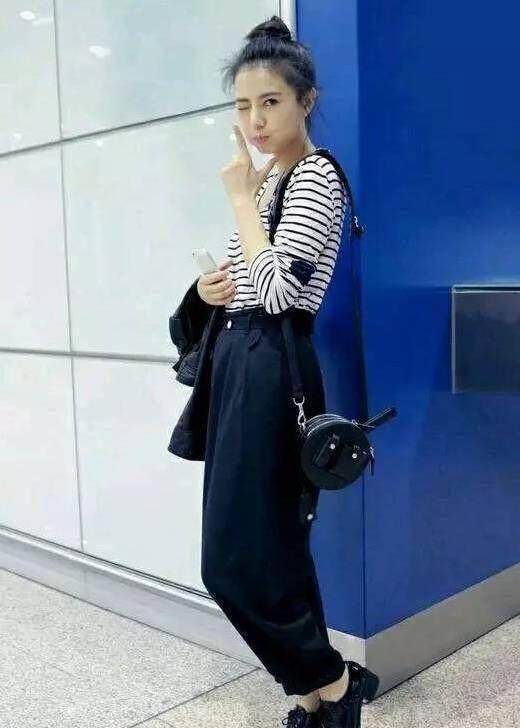 高圆圆忒会穿,明明人人都有的单品,却能穿出女神范_时尚_衬衫_牛仔