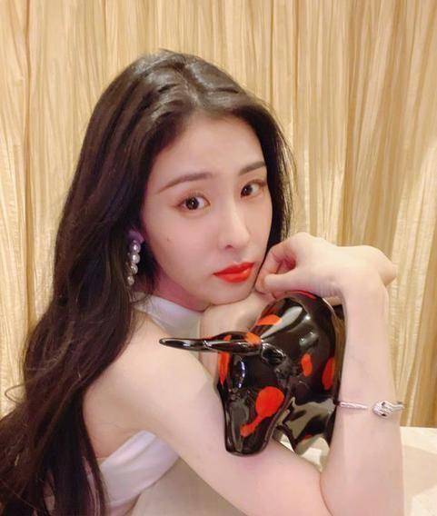 原创非婚生女后大瓜张碧晨反驳不雅视频网友我该相信谁