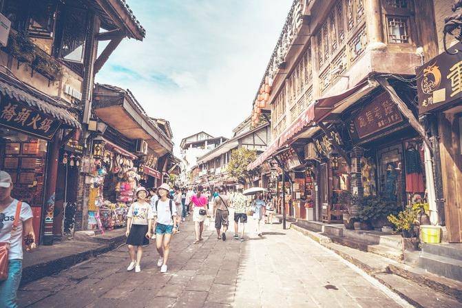 重庆好玩的地方有哪些重庆武隆李子坝磁器口洪崖洞这些地方游完要多少