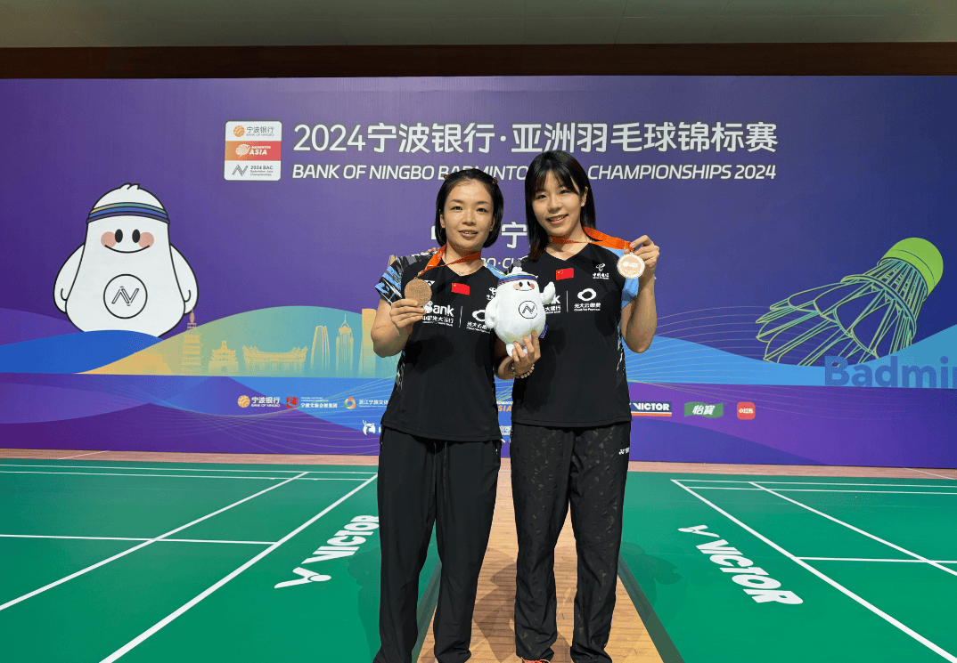 女双方面,国羽占据了前五名中的三席,分别是第一名的陈清晨/贾一凡,第