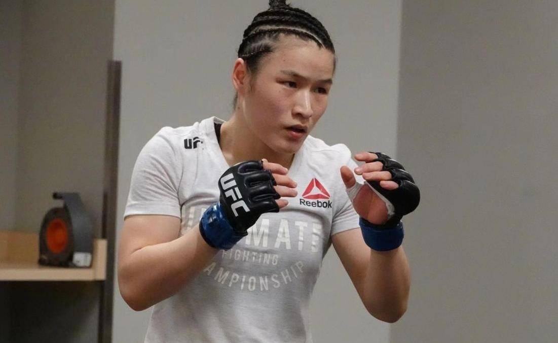 张伟丽的"小动作"谁注意到了?细节显人品,李景良也提到了这一点