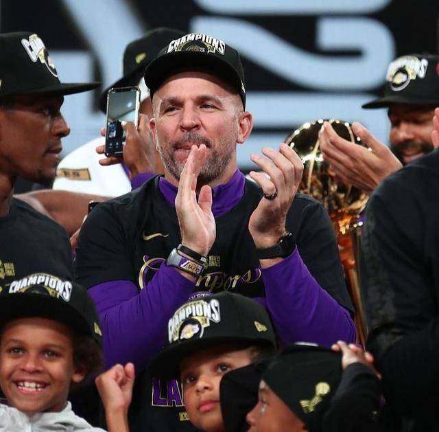 恭喜,戴维斯!湖人第一笔签约诞生,两冠功臣再次与詹姆斯重聚