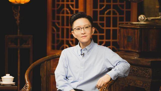 原创郭德纲一位相声演员忙着唱京剧王珮瑜一位京剧演员忙着上综艺