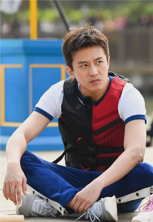 邓超当年考北电,邓超一脸兴奋进去,老师:我就说吧,这孩子嘴歪