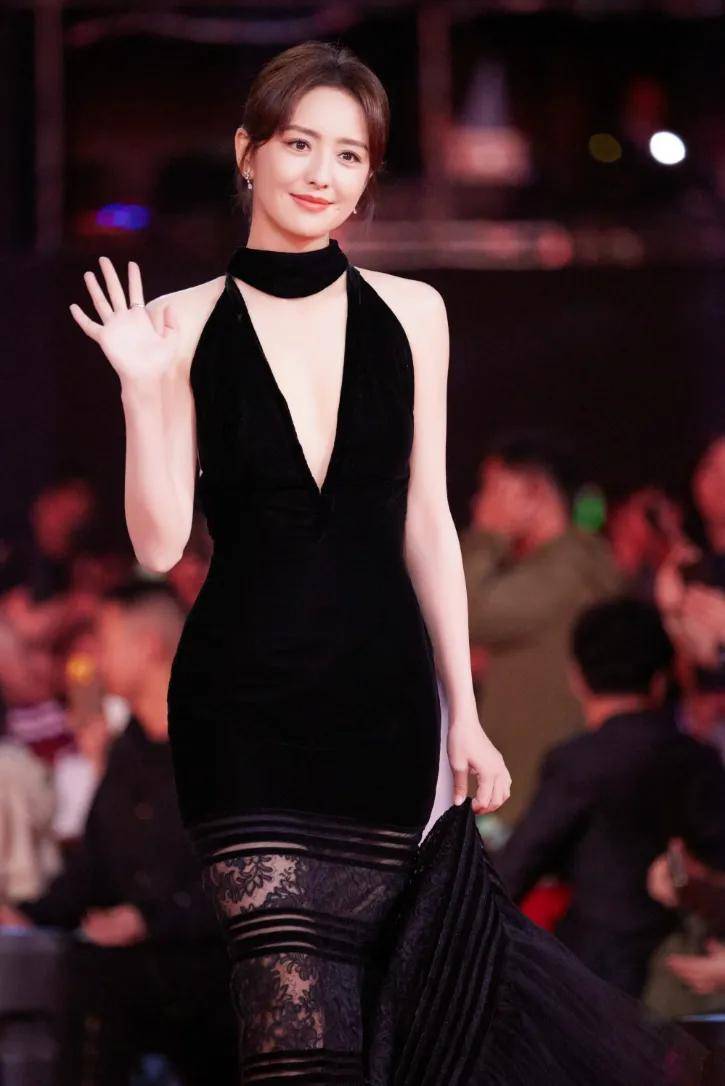 原创湖北这一夜张小斐高腰露背蒋勤勤半熟风高叶深v紧身气场足