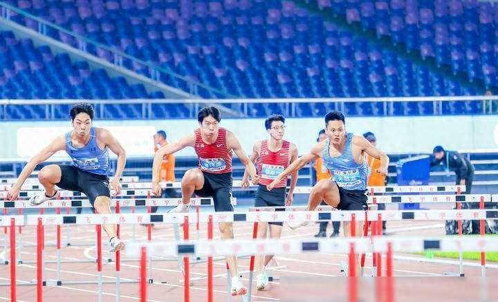 这个周末一场地方级的田径赛事在杭州黄龙打响