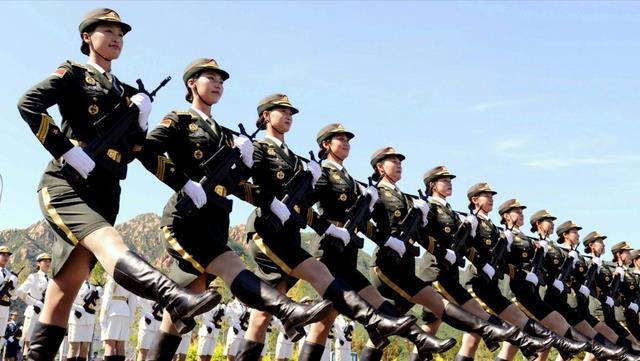 阅兵式上女兵为什么一定要穿丝袜3点原因不仅是为了好看