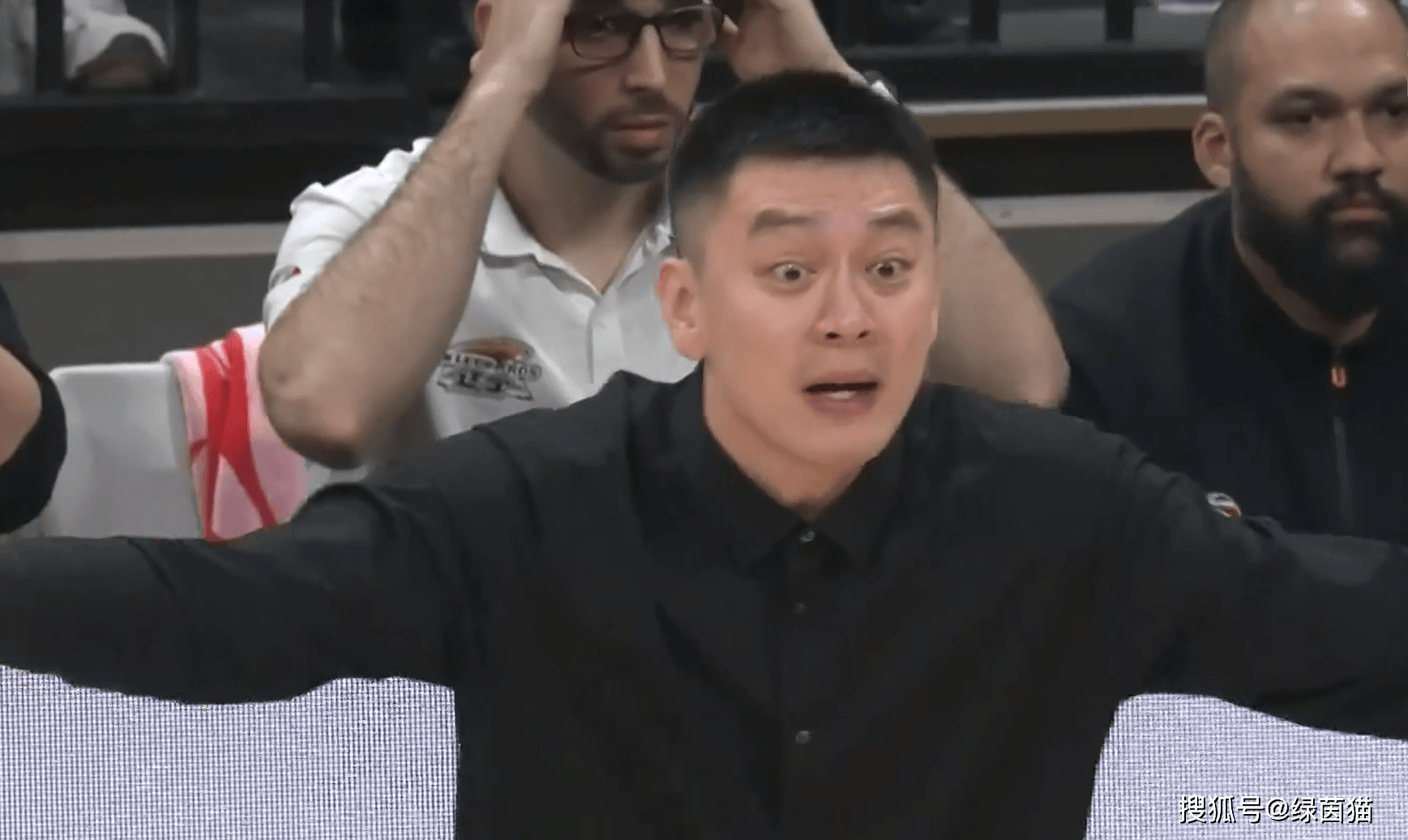 原创开门红辽篮季后赛轻取深圳杨鸣贡献表情包场边怒喷裁判