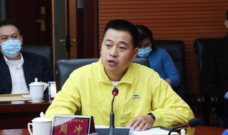 10年前23岁"托举哥"爬3楼救女童,事后默默走开,如今过得怎样_周冲_黄