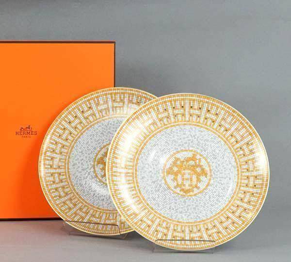 原创郭富城老婆方媛低调炫富装菜的盘子竟是爱马仕网友天王报纸