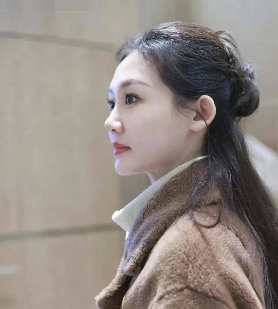 《浪姐5》:烈焰红唇大波浪,36岁的她生了三个孩子后走性感路线_淼淼