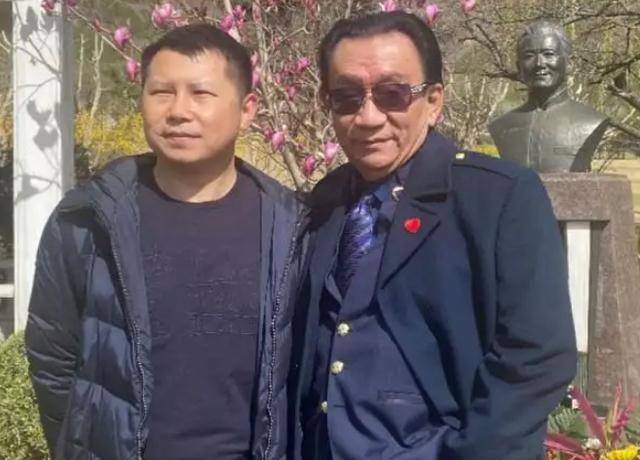 侯耀华清明节作秀全网热议郭德纲祭拜恩师引盛赞这就是差距
