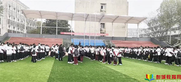 熠熠春日共奔赴研学拾趣促成长徐州市铜山区清华中学初一年级方特研学