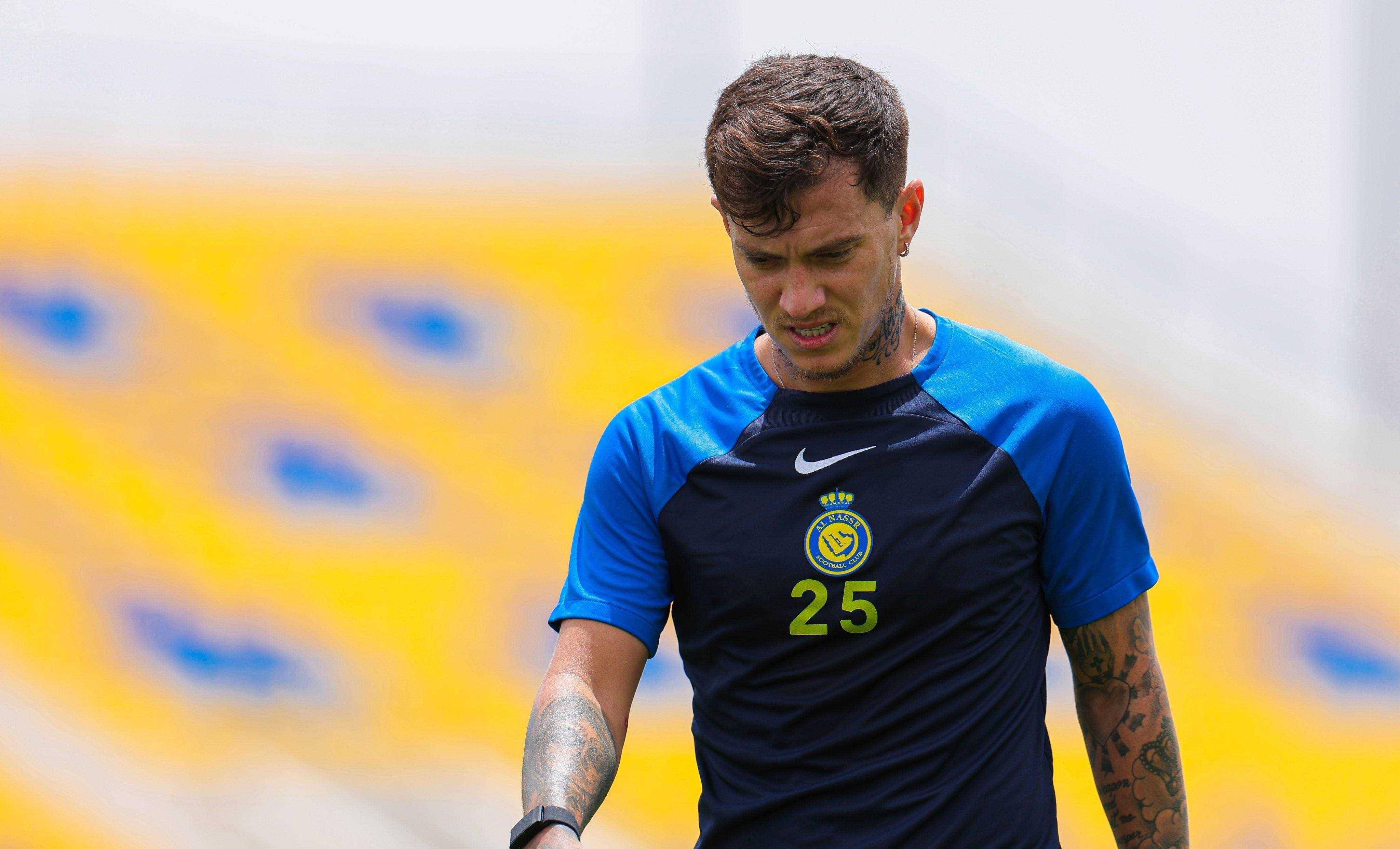 停赛预防c罗今日训练照穿上了与主力队友区分的背心